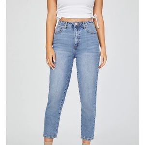 Guess Classic Mom Jean. Size 28